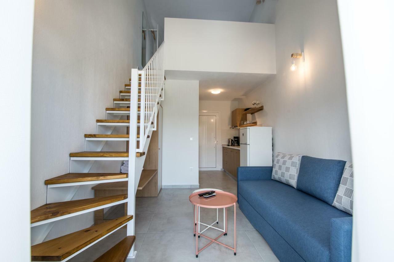 The Papoutsakis Apartments Nikiti  Extérieur photo